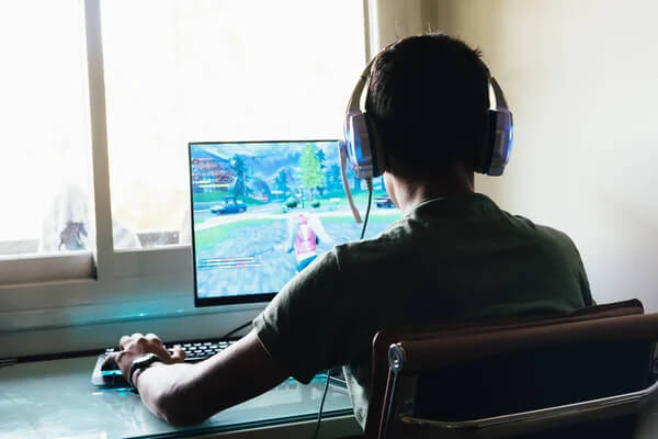 If you know what you’re doing in game, share it with others to gain popularity!